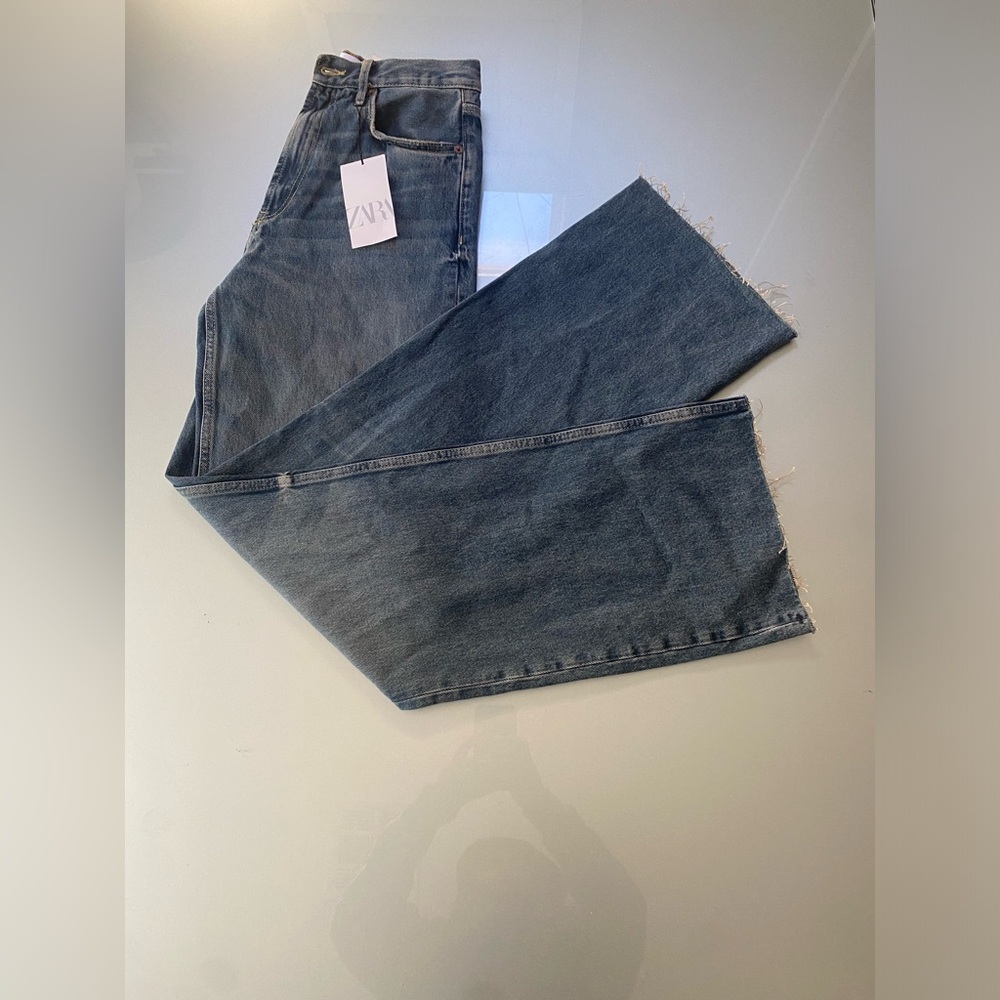 Zara NWT Wide Leg Mid Rise With Unfinished Cut Jeans Size 38.